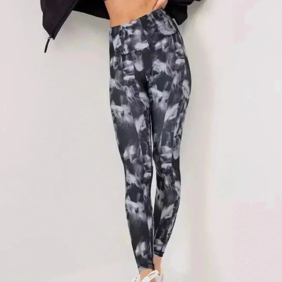 OLD NAVY Active Powersoft High-Rise Go-Dry Leggings - Picture 1 of 10